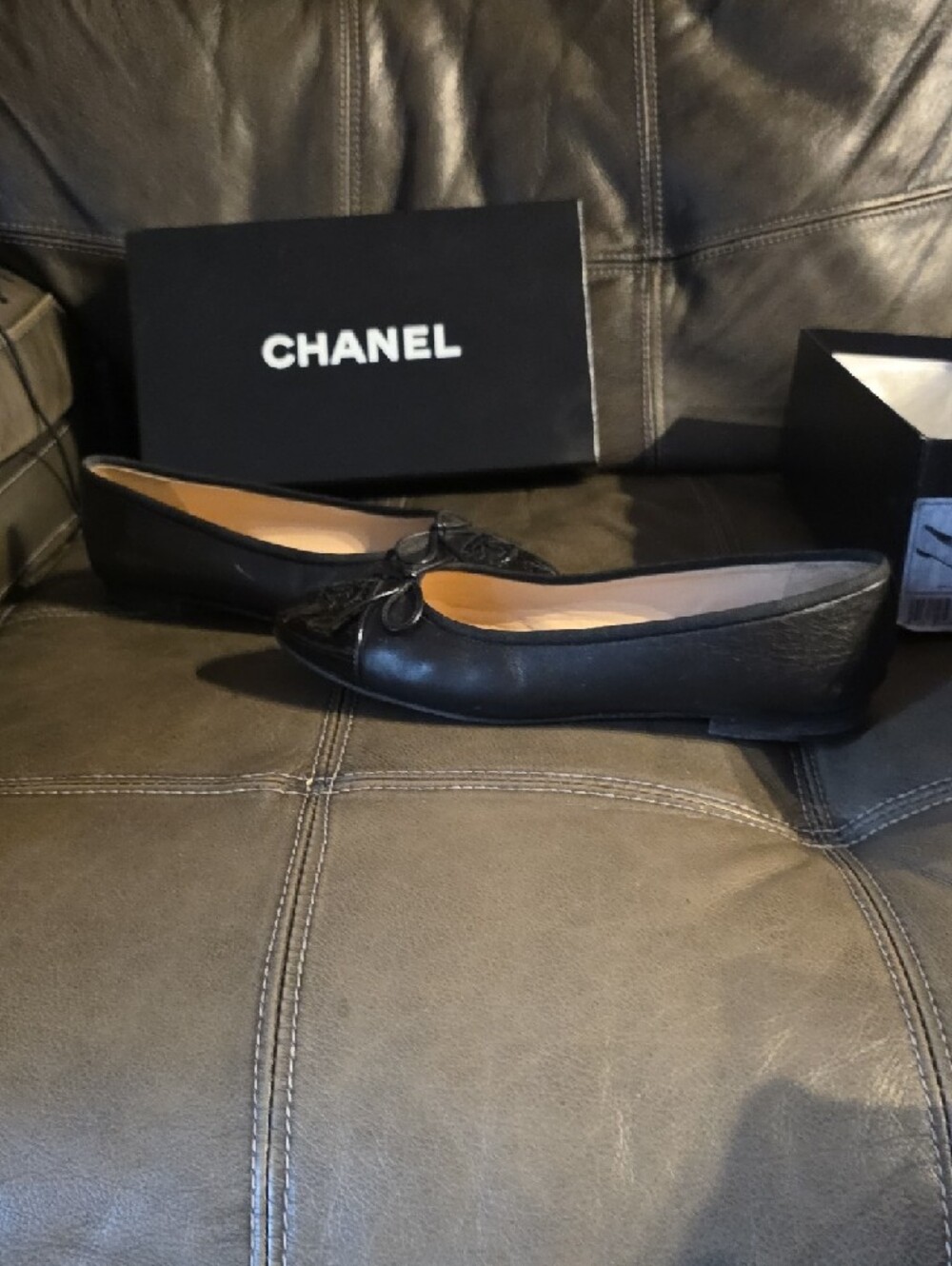 CHANEL Black Leather Quilted Cap-Toe Ballet Flat with Bow - Picture 3 of 8